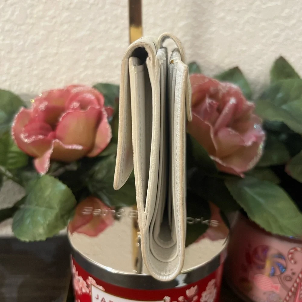 ⭐️Gucci PVC Leather Ribbon Heart Bifold Wallet - Picture 5 of 16